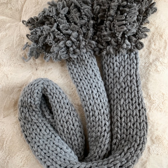 Accessories - 🎅🏼 NWT grey oversized knit scarf